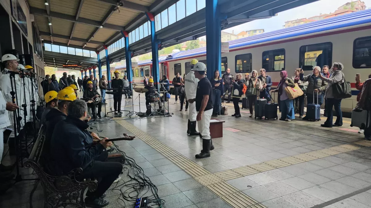 Turistik Karaelmas Ekspresi Zonguldak'ta 3. Seferini Tamamladı