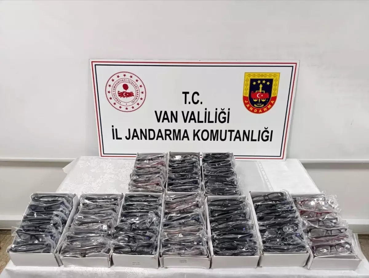 Van'da 150 Bin TL Değerinde Kaçak Gözlük Ele Geçirildi