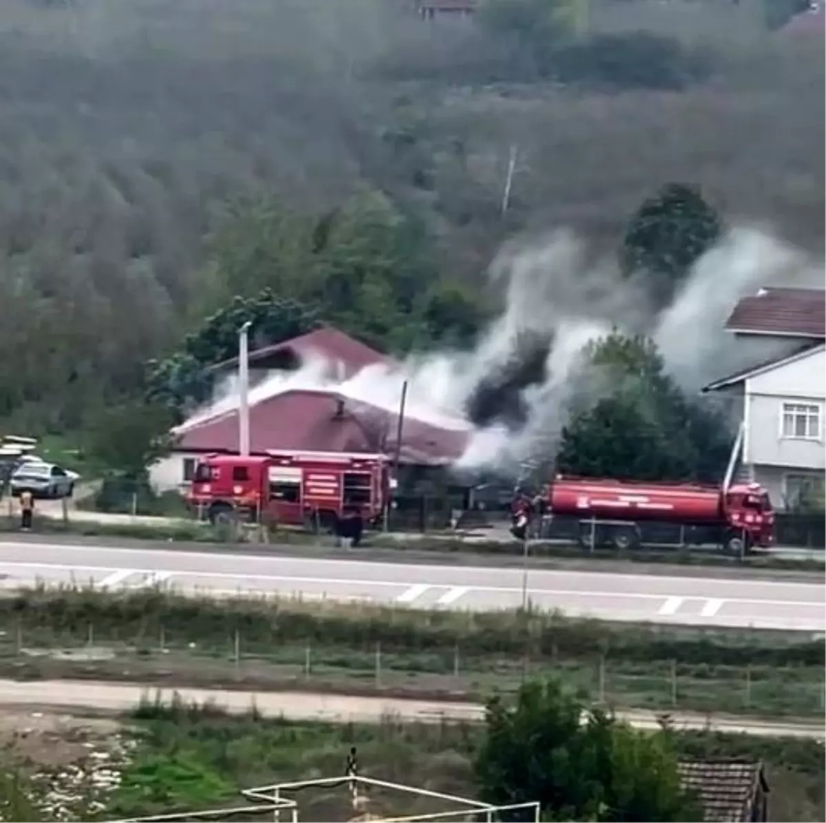 Hendek'te Elektrik Kontağından Yangın Çıktı