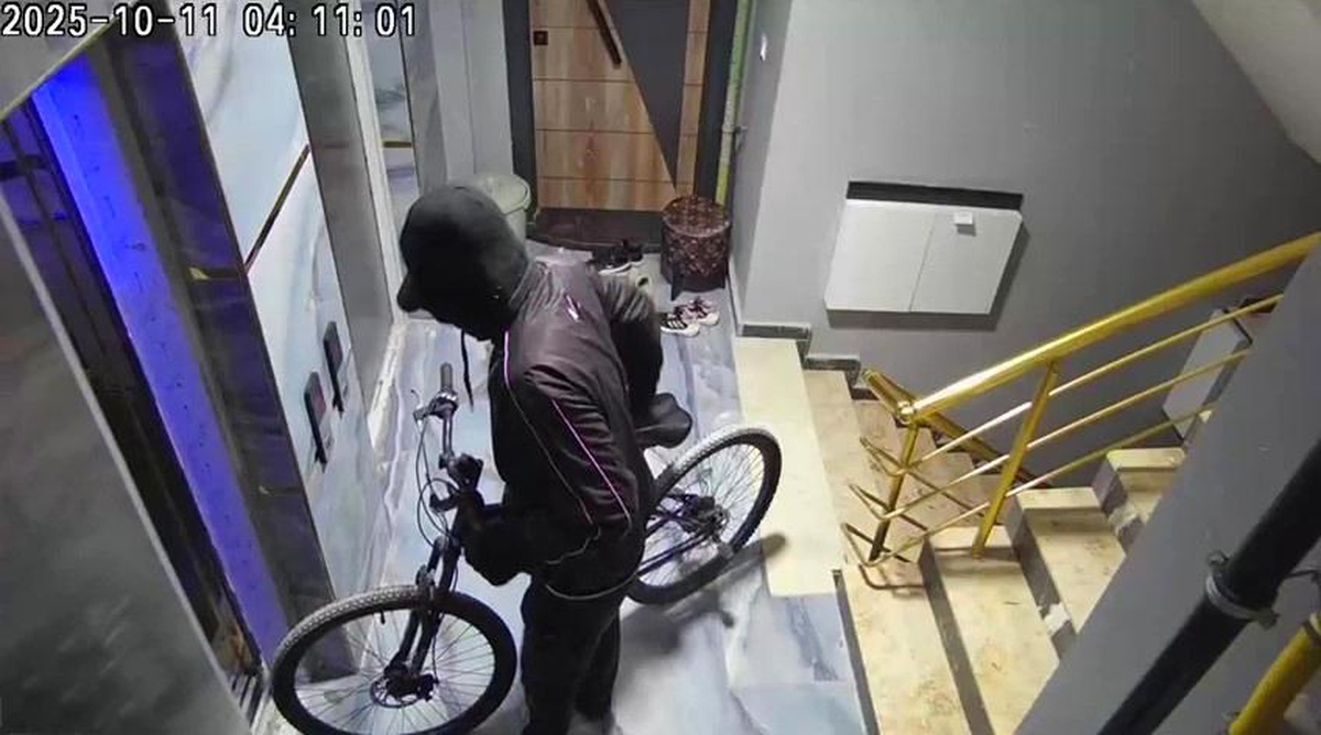 Adana'da Maskeli Hırsız Bisiklet Çaldı