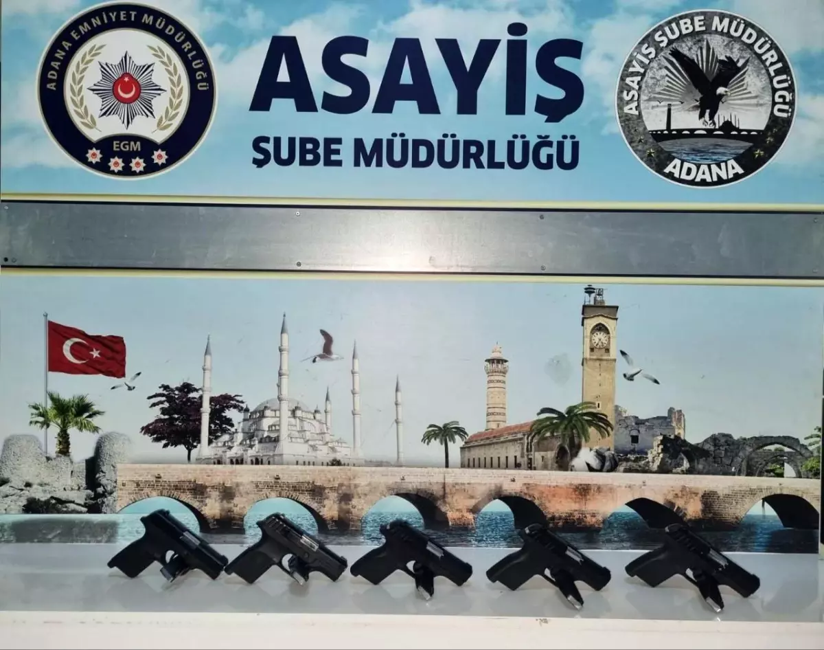 Adana'da 5 Ruhsatsız Tabanca Ele Geçirildi, Şüpheli Tutuklandı