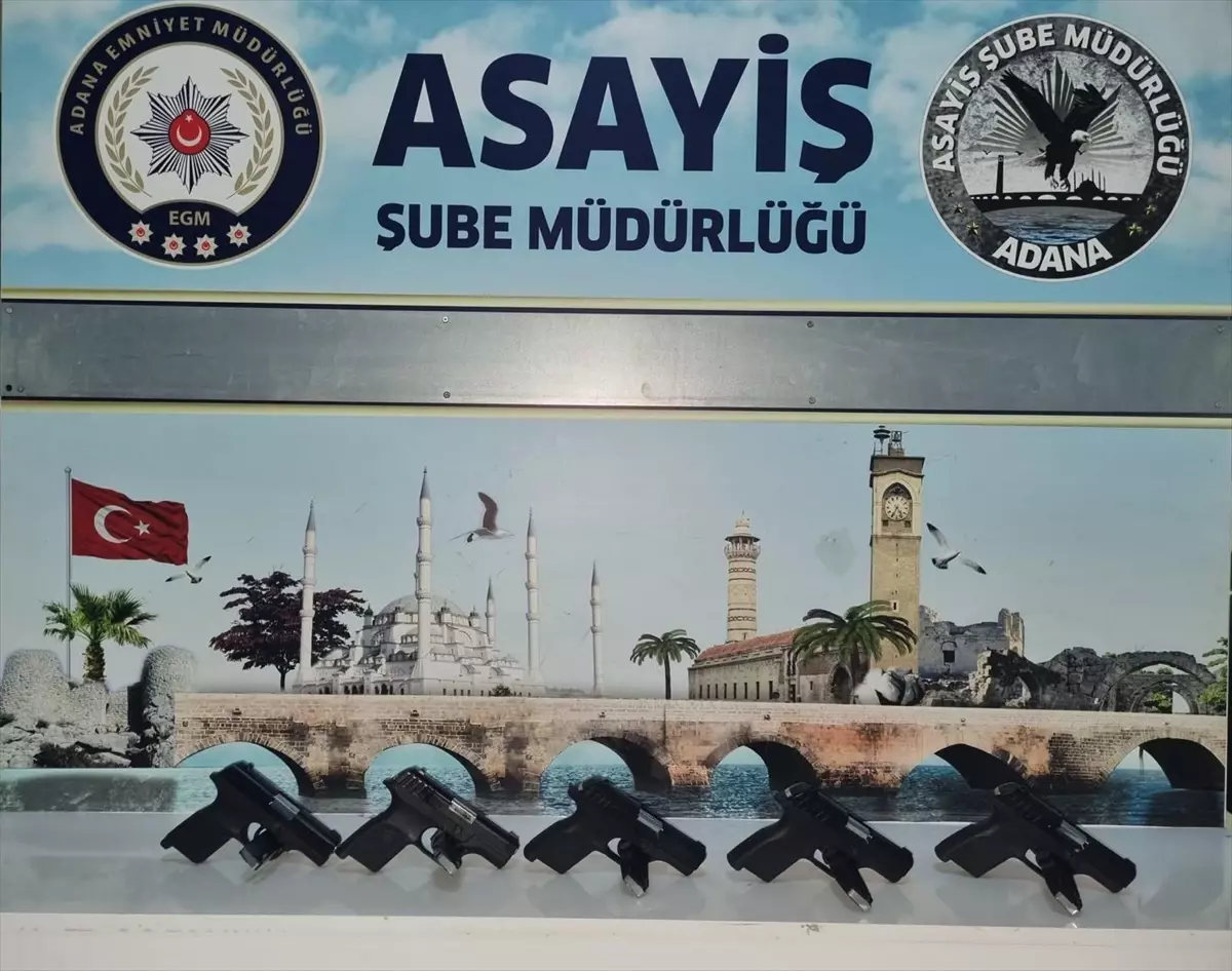 Adana'da Ruhsatsız 5 Tabanca Bulunan Zanlı Tutuklandı