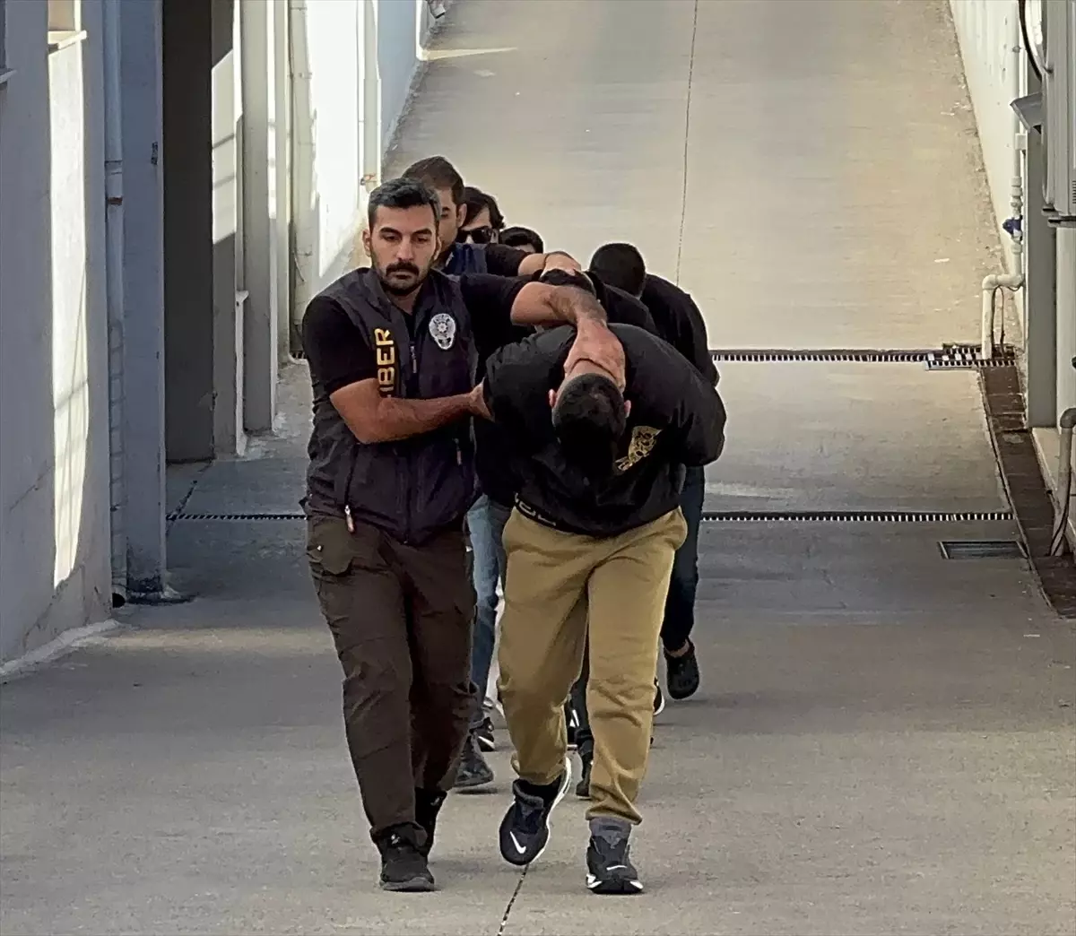 Otomobil Dolandırıcılarına Operasyon: 6 Zanlı Tutuklandı
