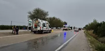 Kozan'da Tarım İşçilerini Taşıyan Midibüs Devrildi: 11 Yaralı