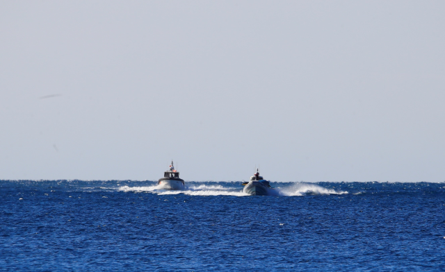 Smartwatch saved!! 19 young people were found holding onto each other in the middle of the sea