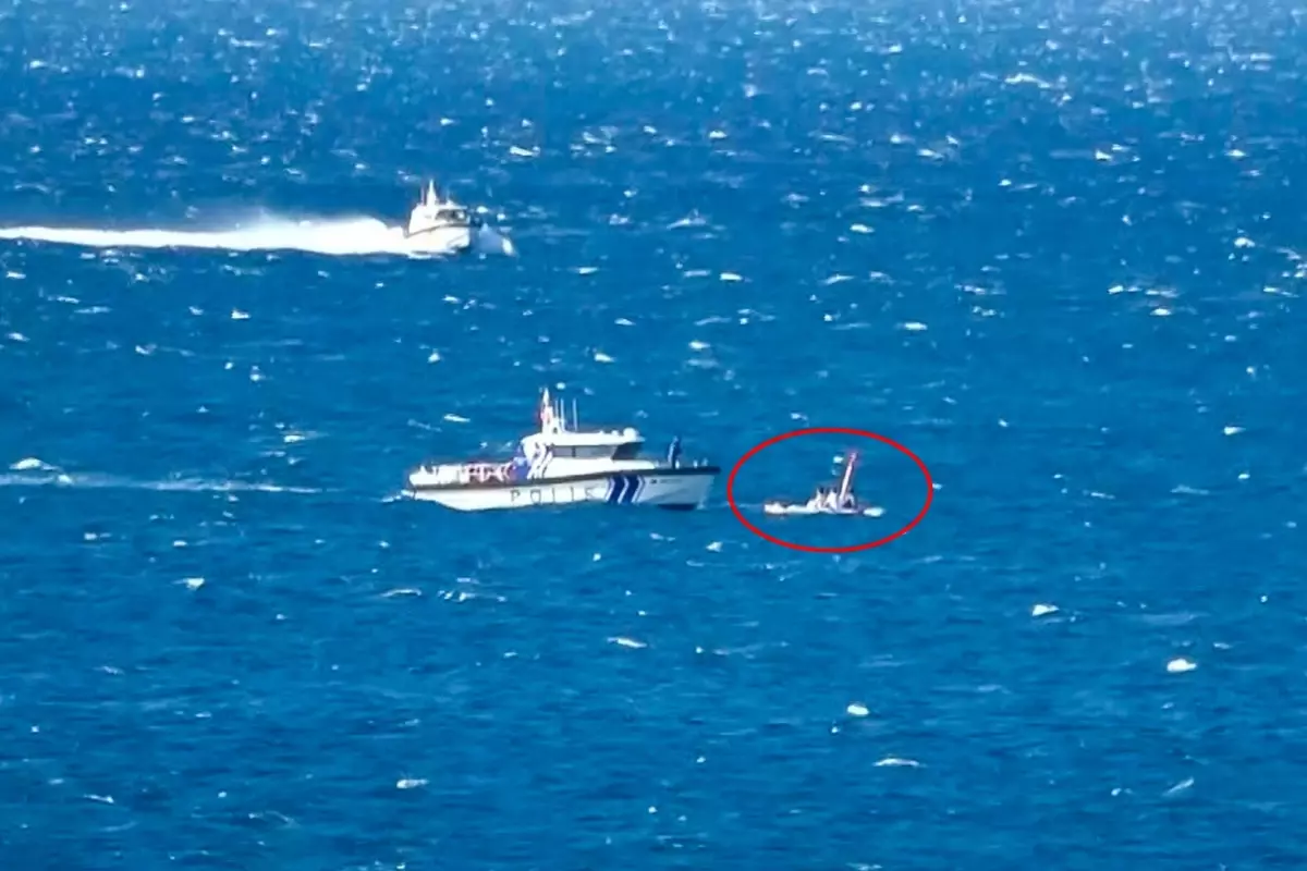 Akıllı saat kurtardı! 19 genç denizin ortasında birbirine tutunmuş halde bulundu