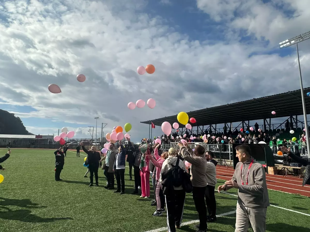 Kozlu Belediyespor'dan Kanserle Mücadeleye Destek Etkinliği