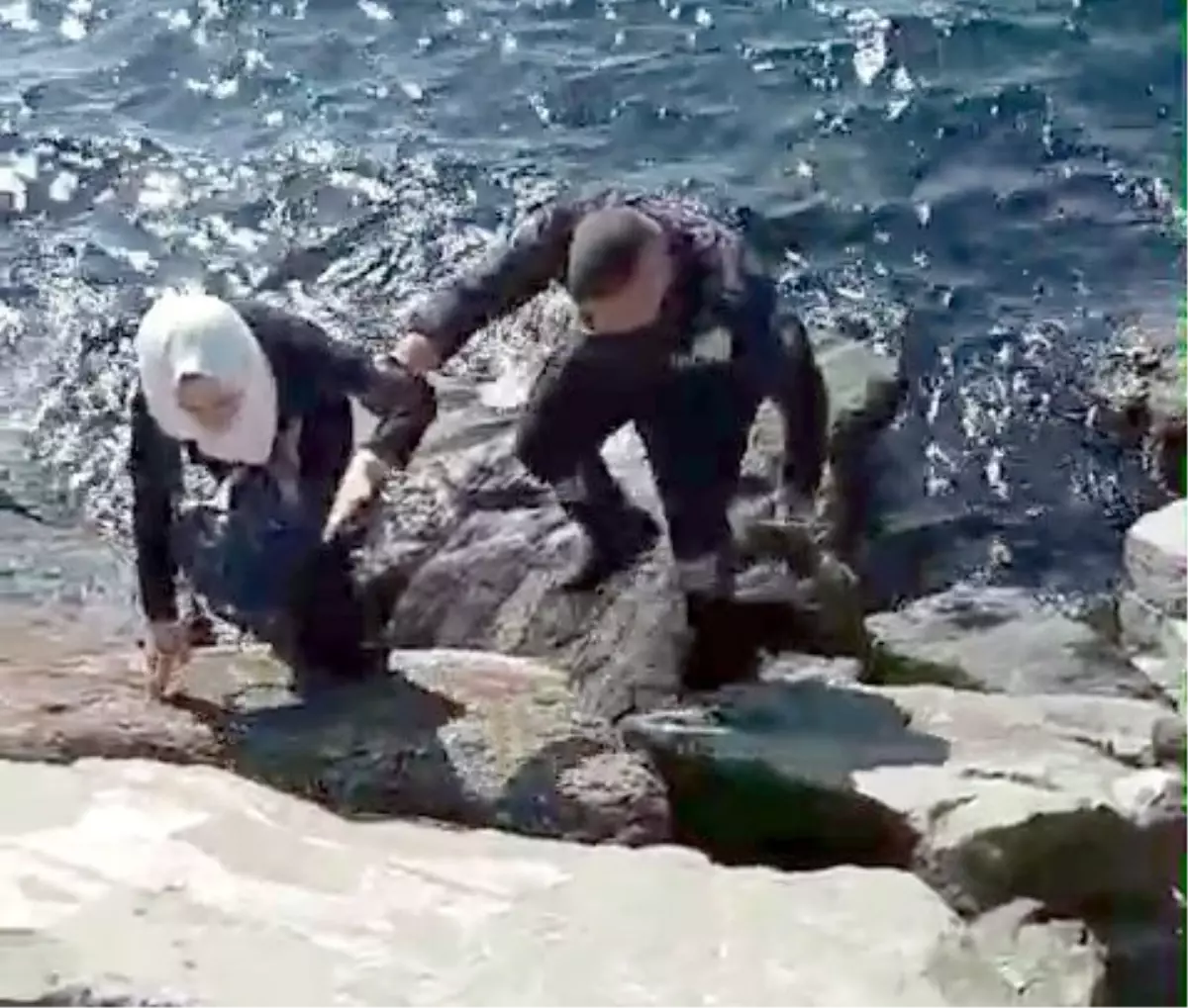 Sahilde Denge Kaybı: Kadın Güvenlik Görevlisi Tarafından Kurtarıldı