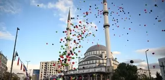 Bağcılar'da Gazze'deki Kız Çocukları İçin Balon Uçurma Etkinliği