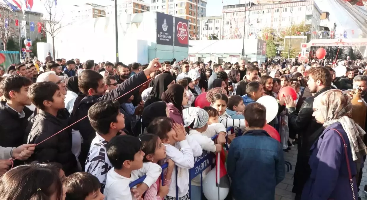 Dünya Kız Çocukları Günü'nde Gazze'ye Destek Balonları Gökyüzüne Bırakıldı