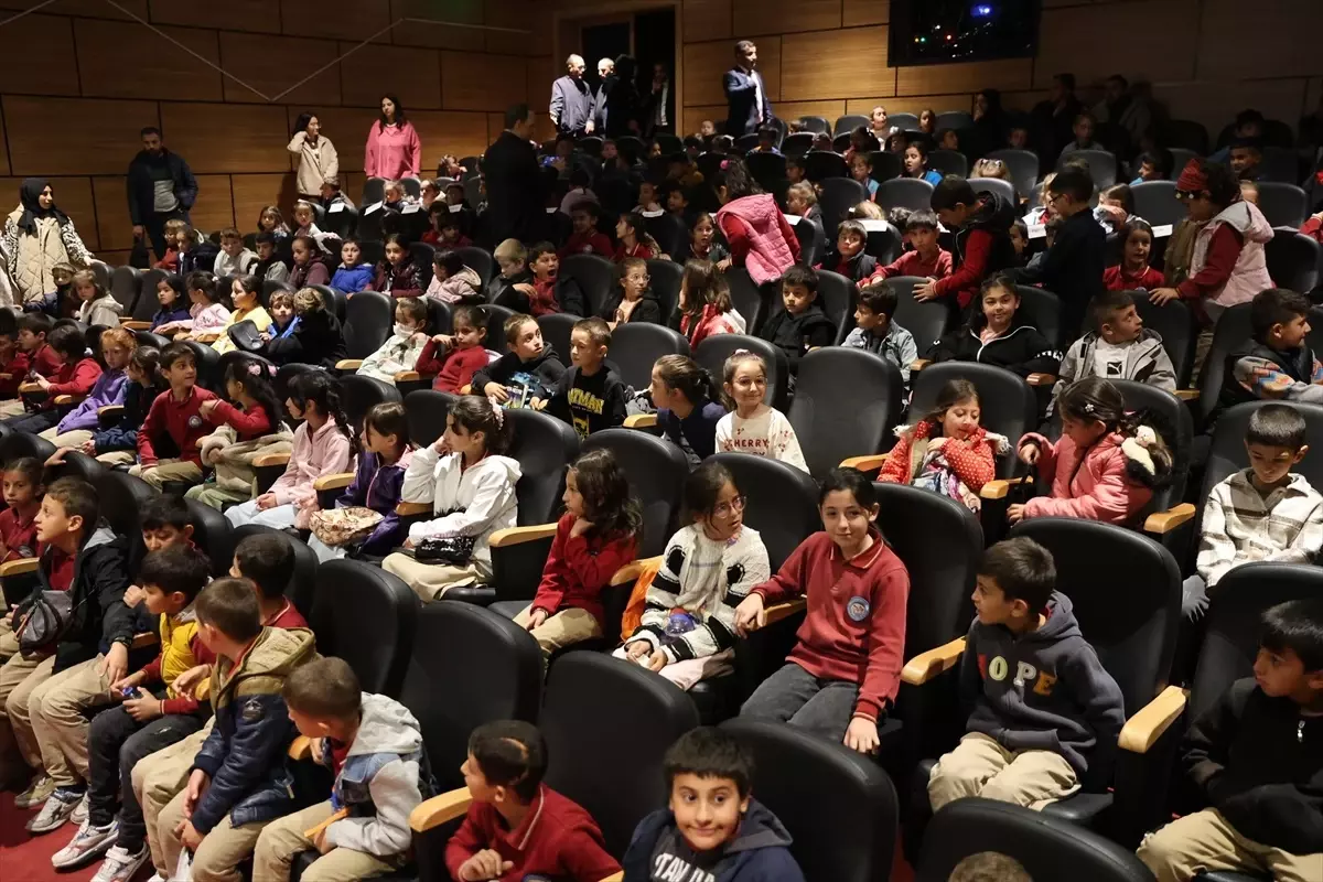 Bayburt'ta Kırsaldaki Çocuklar Sinema Keyfi Yaşadı