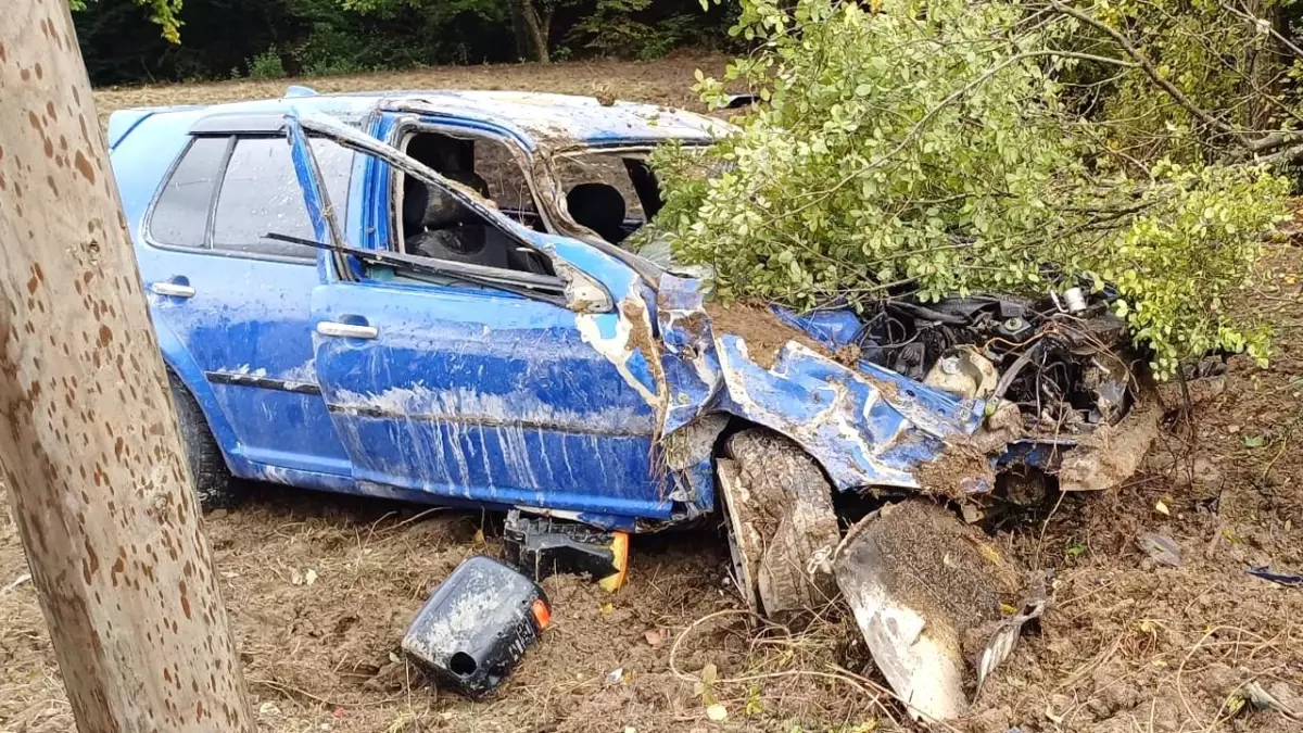 Bolu'da Yağmur Sonrası Kontrolden Çıkan Otomobil Tarlaya Uçtu