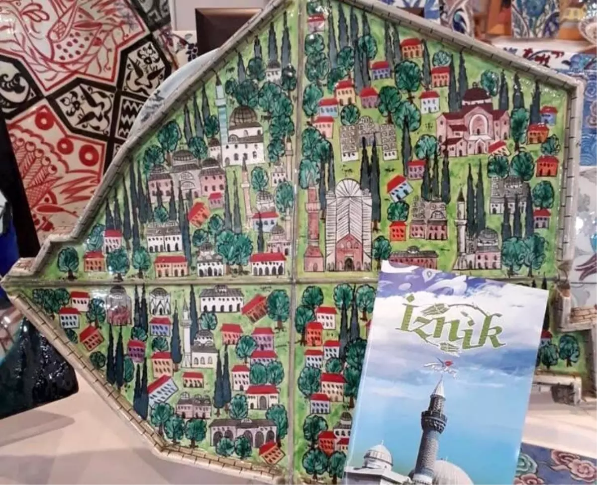 Çini Sanatçısı Mesude Künen, Papa 14'üncü Leo'ya İznik'i Resmettiği Tabloyu Hediye Edecek