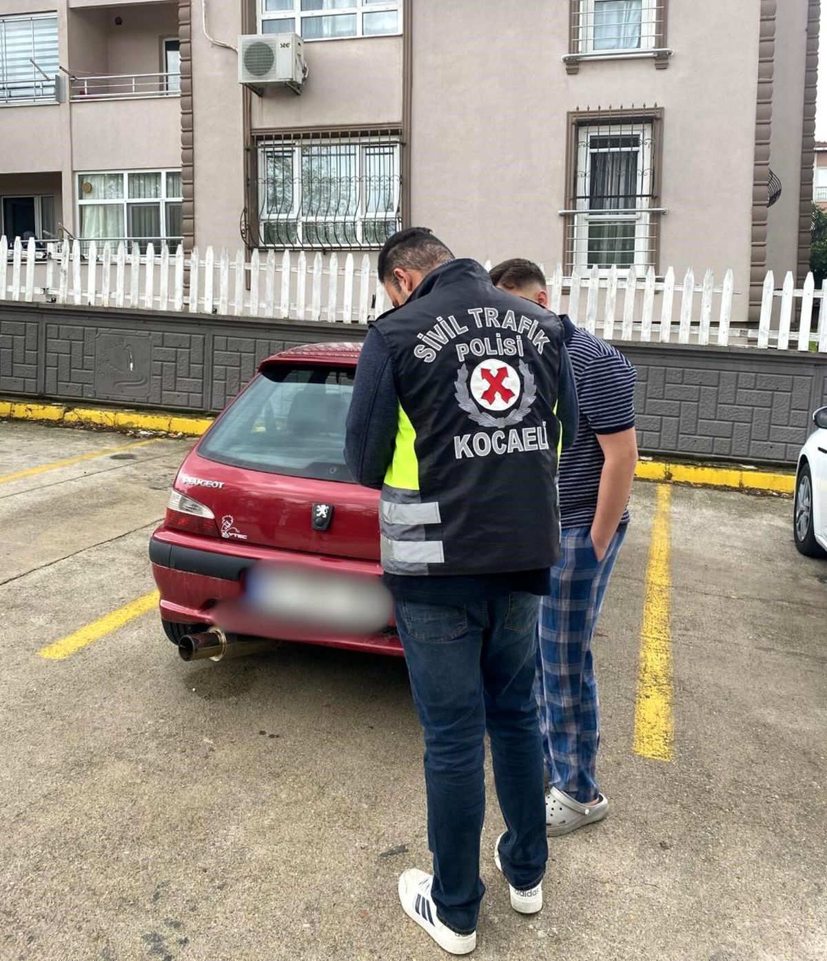 Kocaeli'de Düğün Konvoyunda Gürültü Yapan Sürücüye 10 Bin TL Ceza