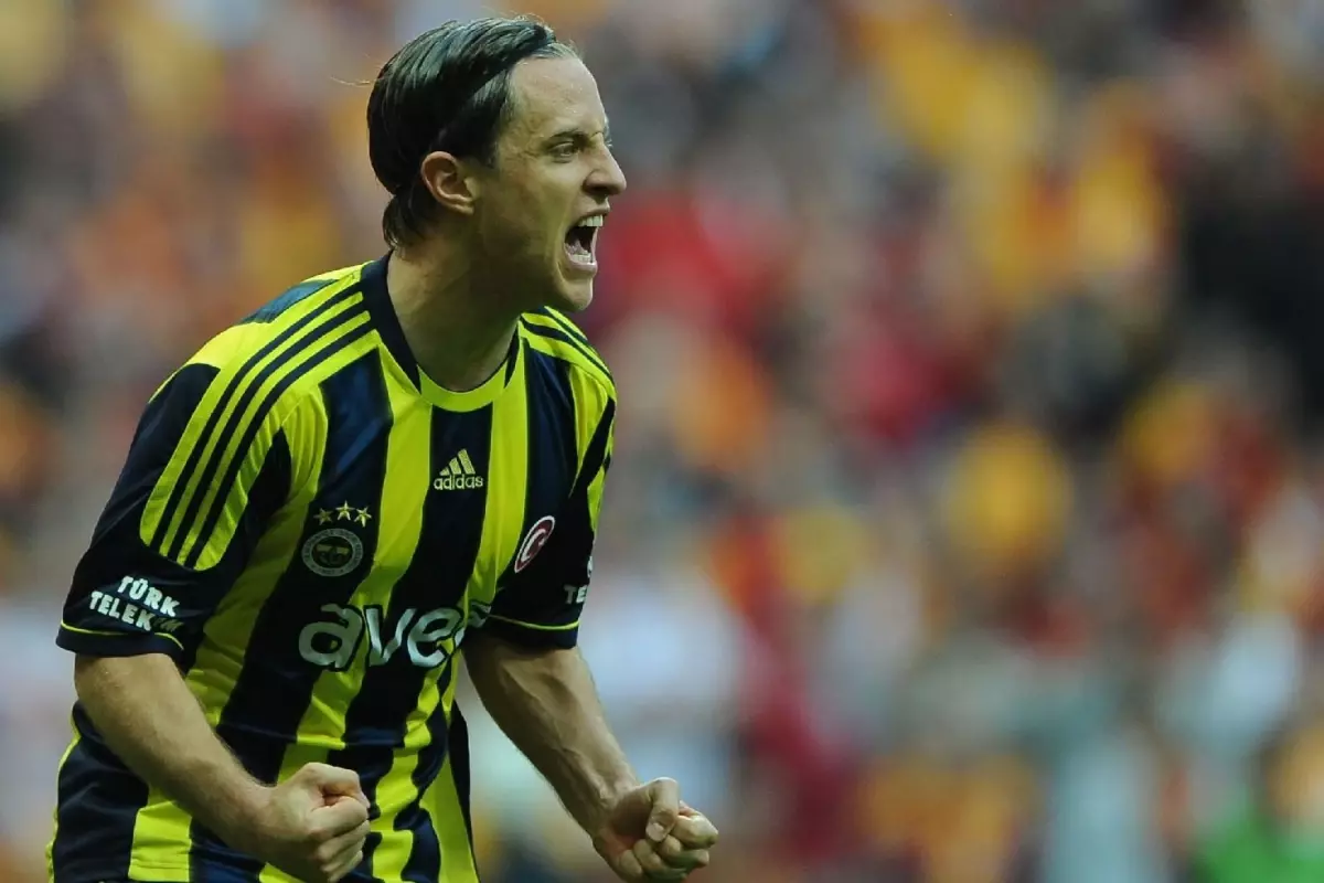 Fenerbahçe'nin eski yıldızı Reto Ziegler futbolu bıraktı