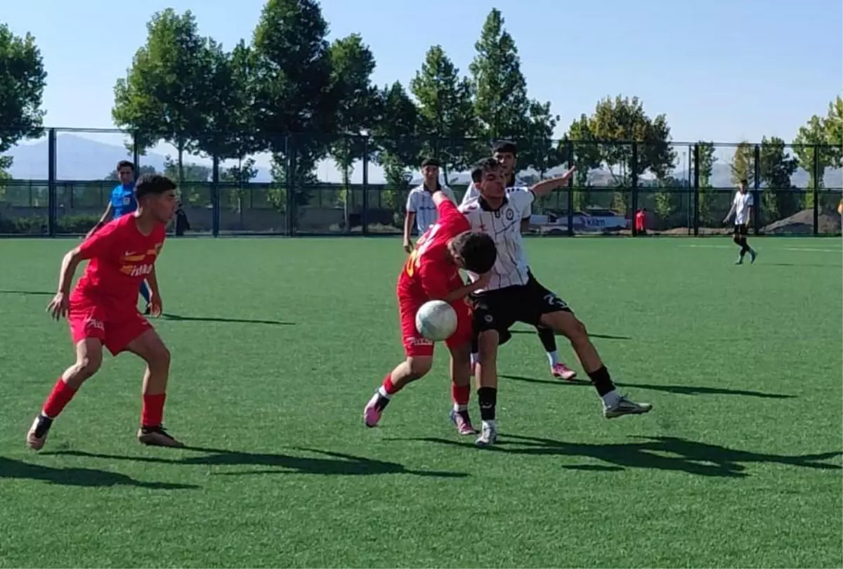 Kayserispor U-17, Çorum FK'ya Son Dakika Golüyle Yenildi