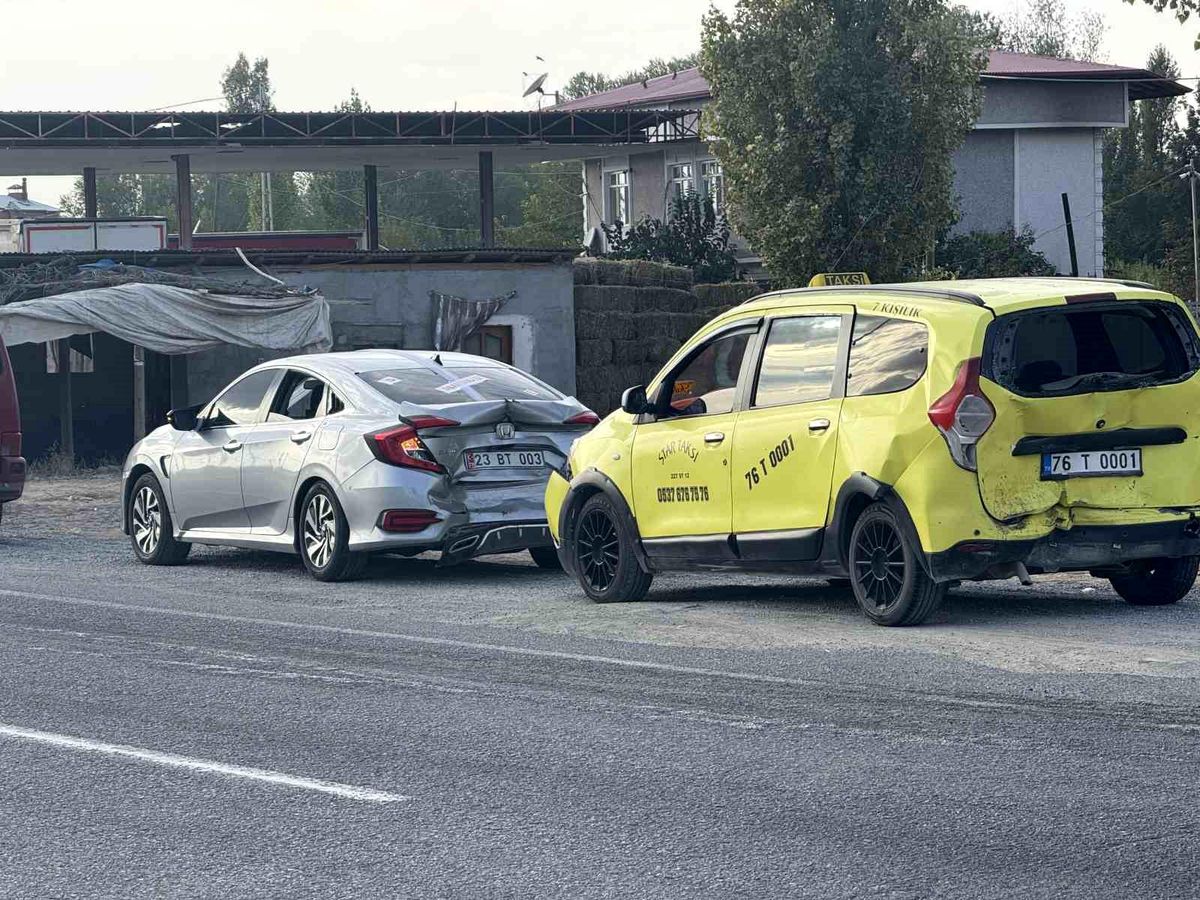 Iğdır'da Zincirleme Trafik Kazası: Maddi Hasar, Yaralı Yok