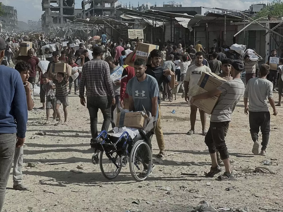 Hamas ve İsrail Arasında Ateşkes: Gazze'ye Yardım Tırları Girmeye Başladı