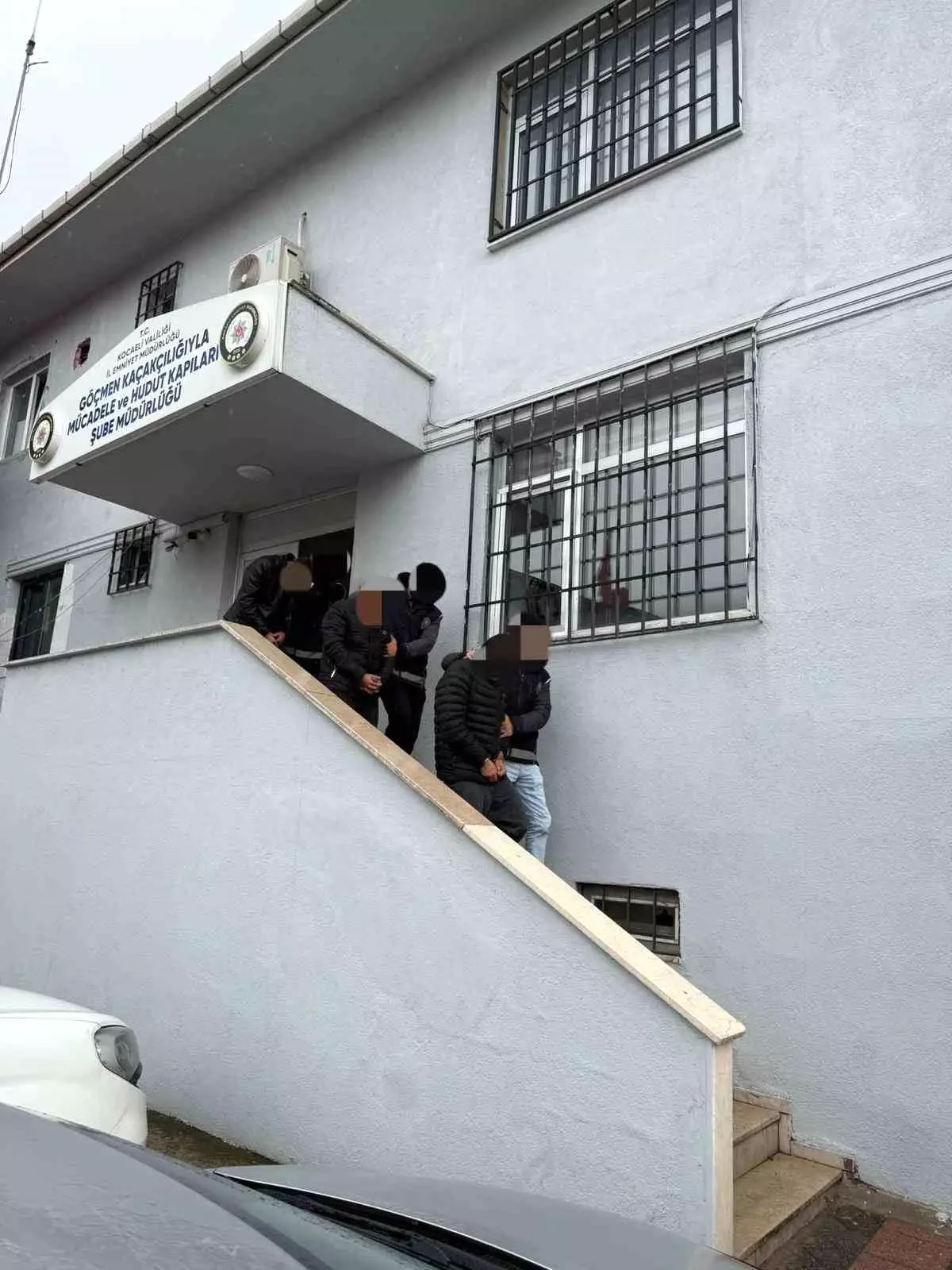 Kocaeli'de Göçmen Kaçakçılığı Operasyonu: 3 Organizatör Tutuklandı