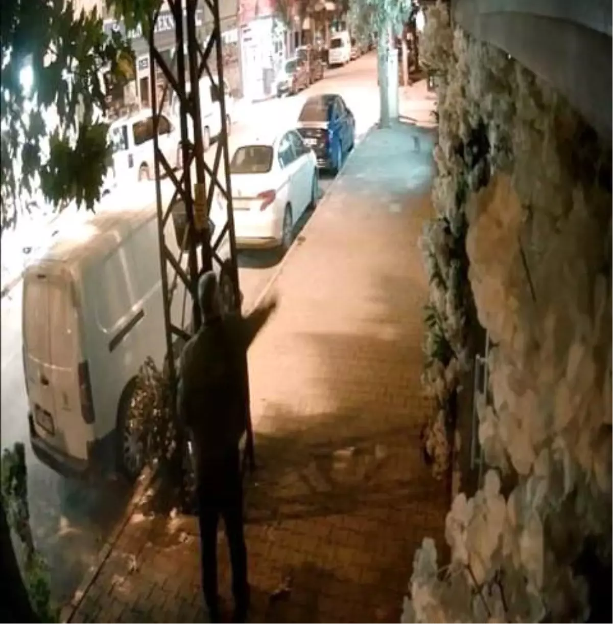 İnegöl'de Kuaföre Yumurtalı Saldırı