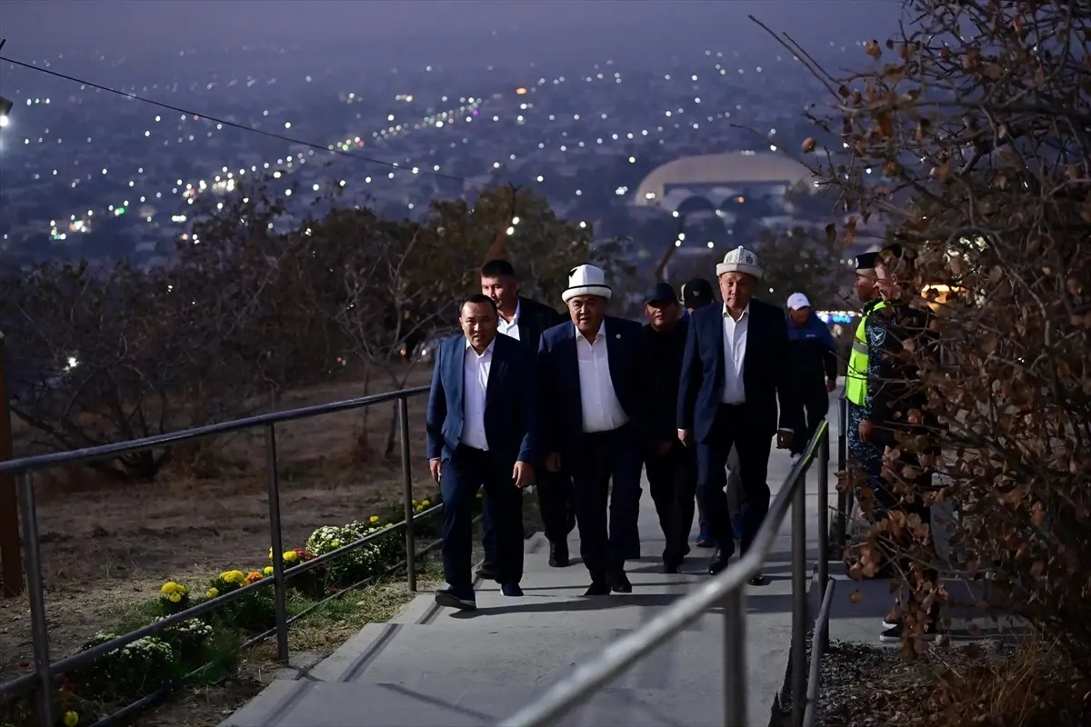 Kırgızistan'da Celalabad'ın Adı Manas Olarak Değiştirildi