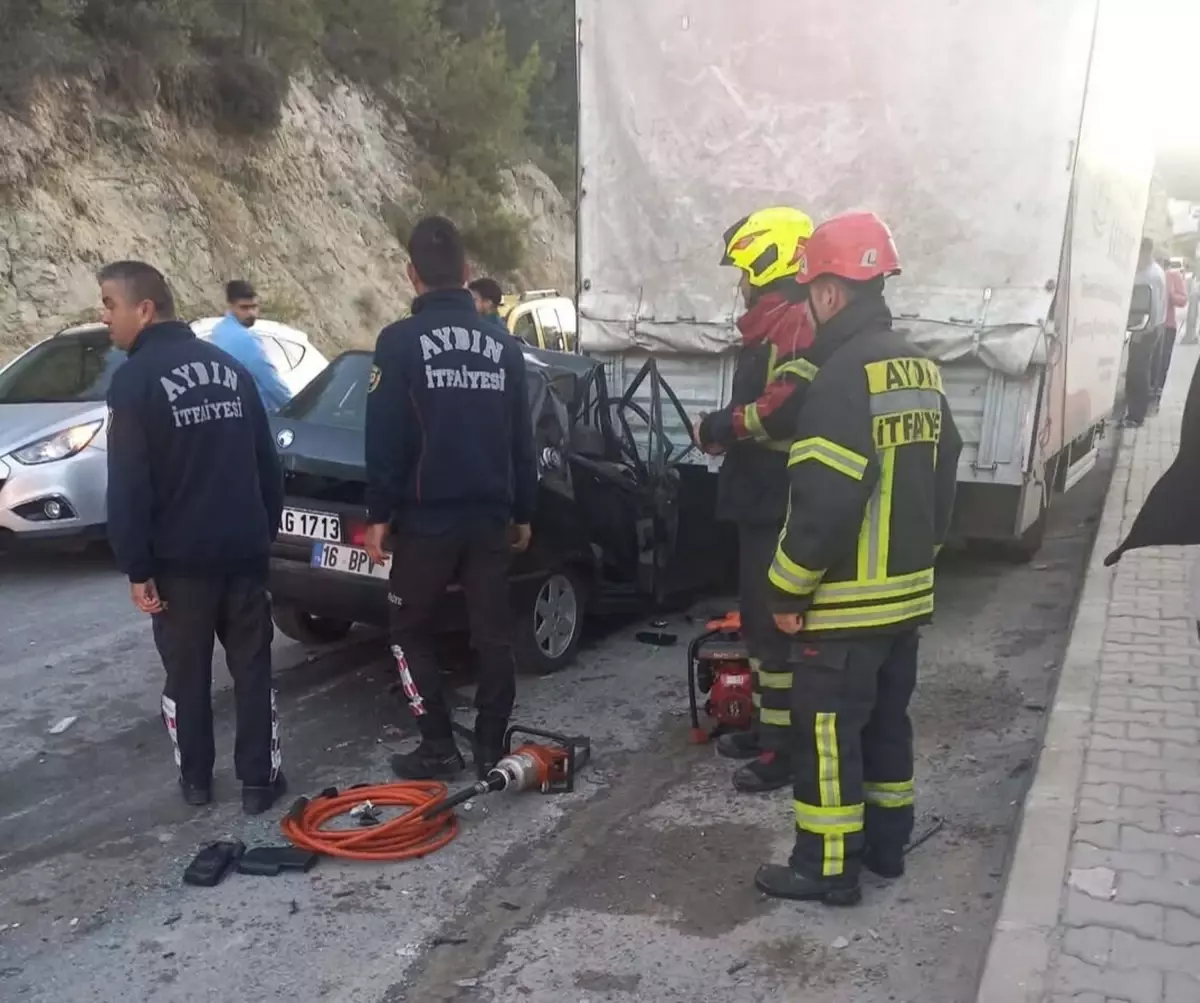 Kuşadası'nda Otomobilin Kamyona Çarpması sonucu 1 Ölü, 4 Yaralı