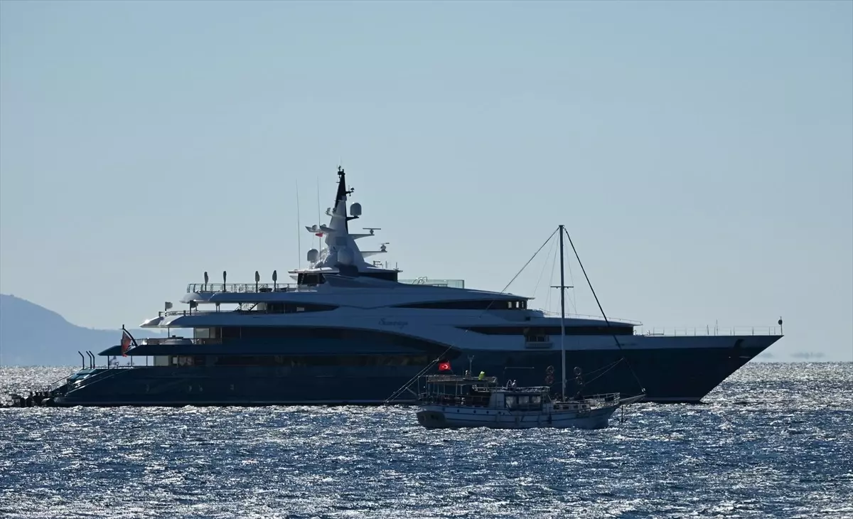 Bodrum'a Gelen Lüks 'Sunrays' Mega Yatı Dikkat Çekiyor