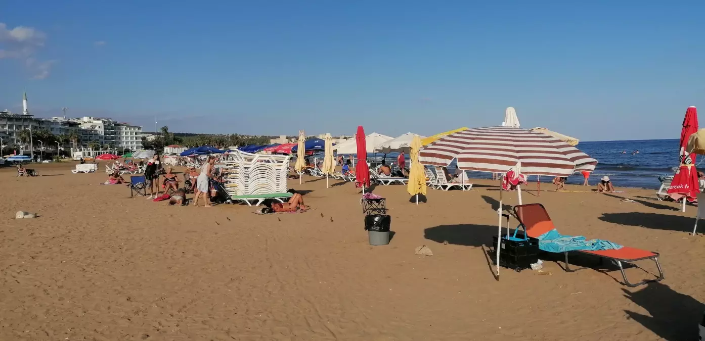 Erdemli'de Ekim'de Yaz Keyfi: Tatilciler Denizde