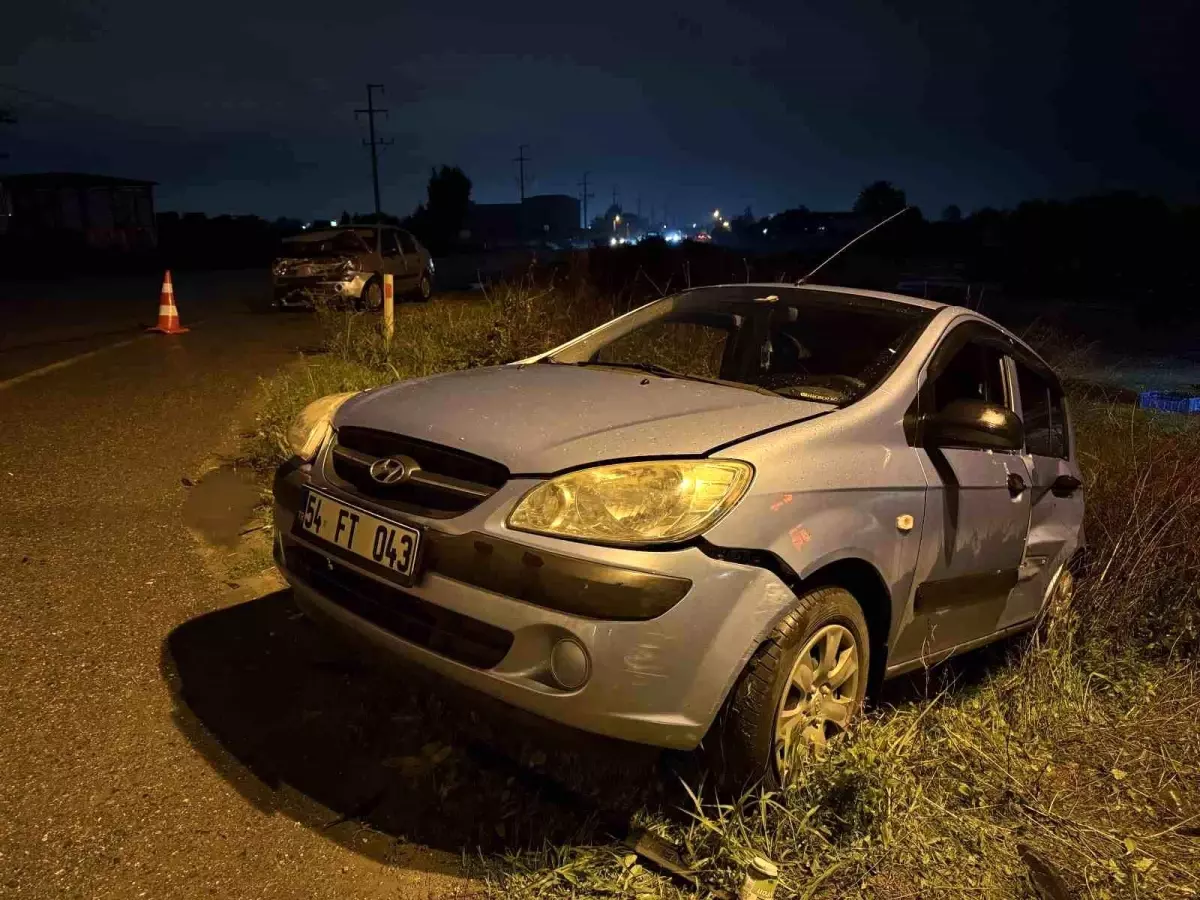 Sakarya'da İki Otomobil Çarpıştı: 3 Yaralı