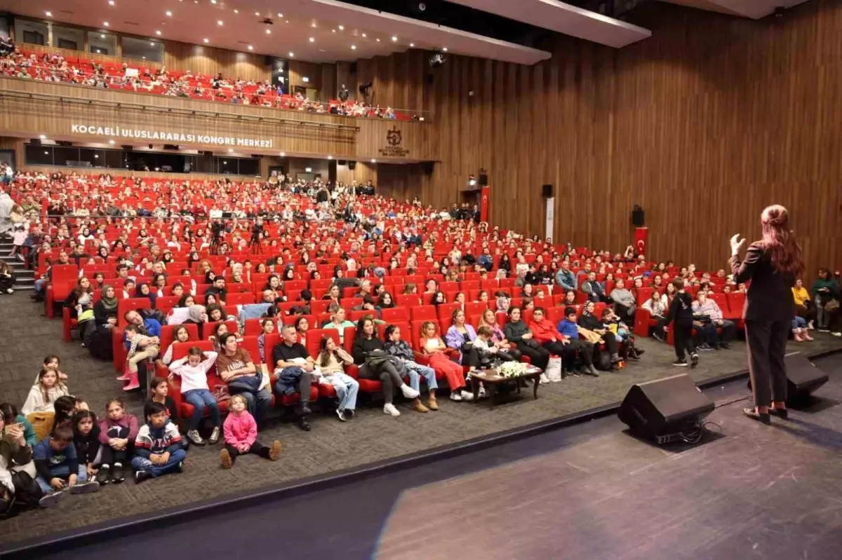 Şermin Yaşar'dan Türkçe'nin Zenginliği Üzerine Düşündürücü Söyleşi