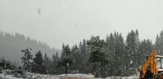 Sinop'un Hacıağaç Yaylası'na Mevsimin İlk Karı Yağdı