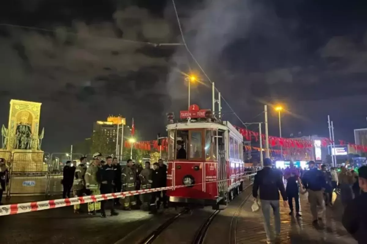 Taksim tramvayında korkutan yangın