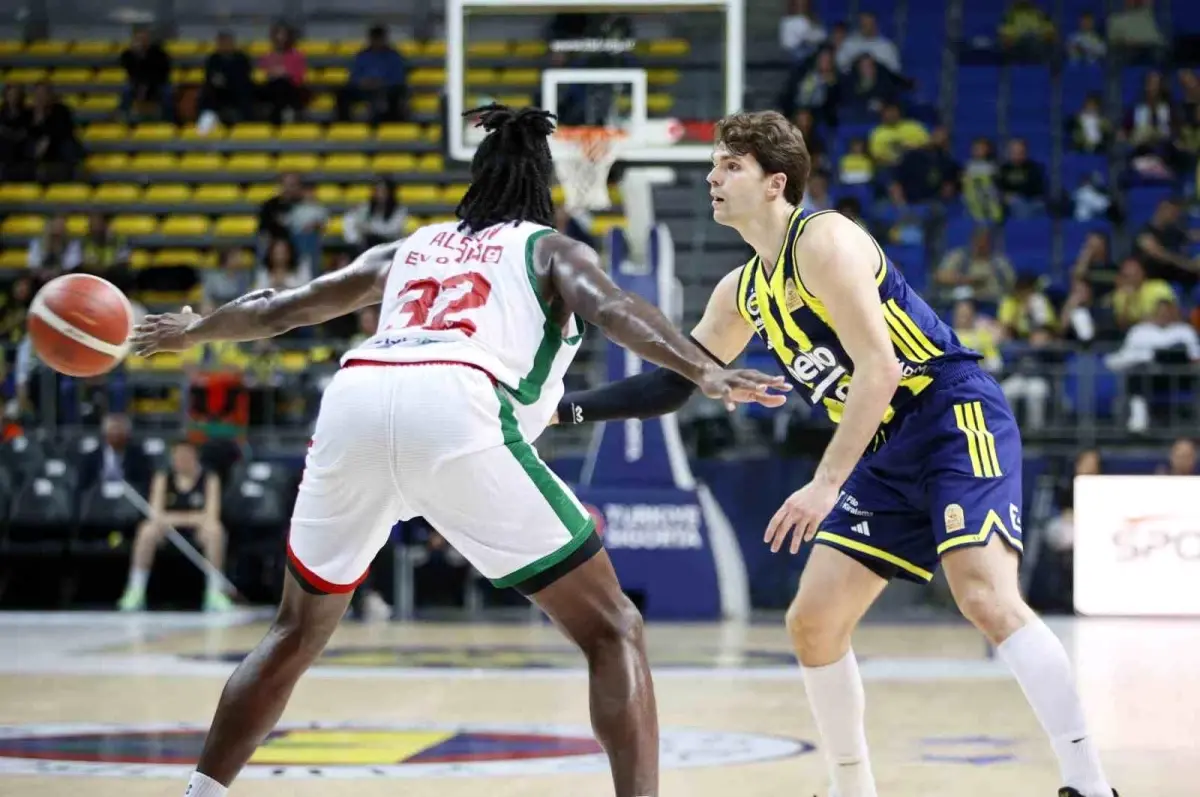 Fenerbahçe Beko, Karşıyaka'yı 87-73 Mağlup Etti
