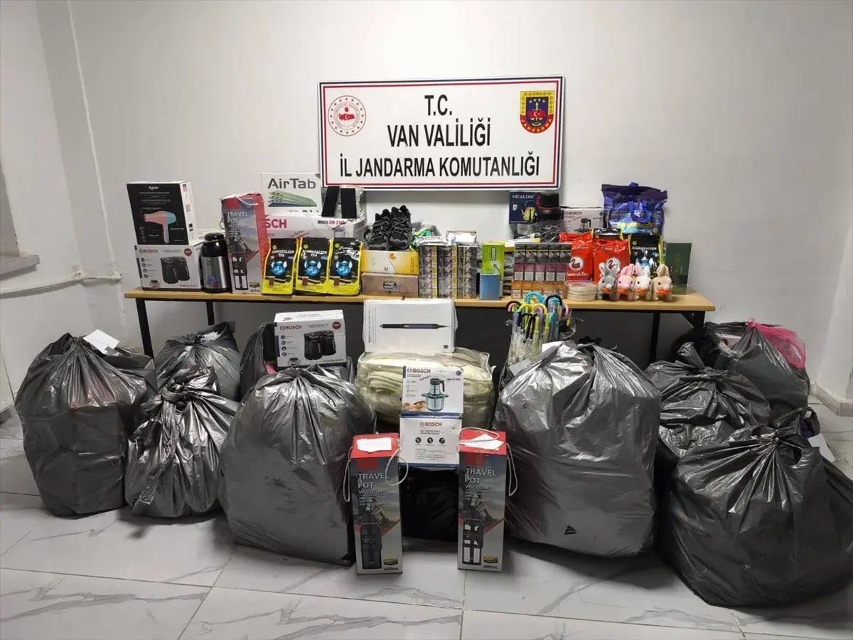 Başkale'de Gümrük Kaçağı Malzemeler Ele Geçirildi