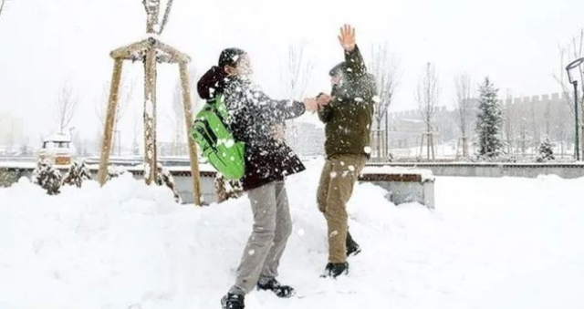 Yarın okullar tatil mi? 13 Ekim okullar tatil mi? Hangi illerde kar tatili var?