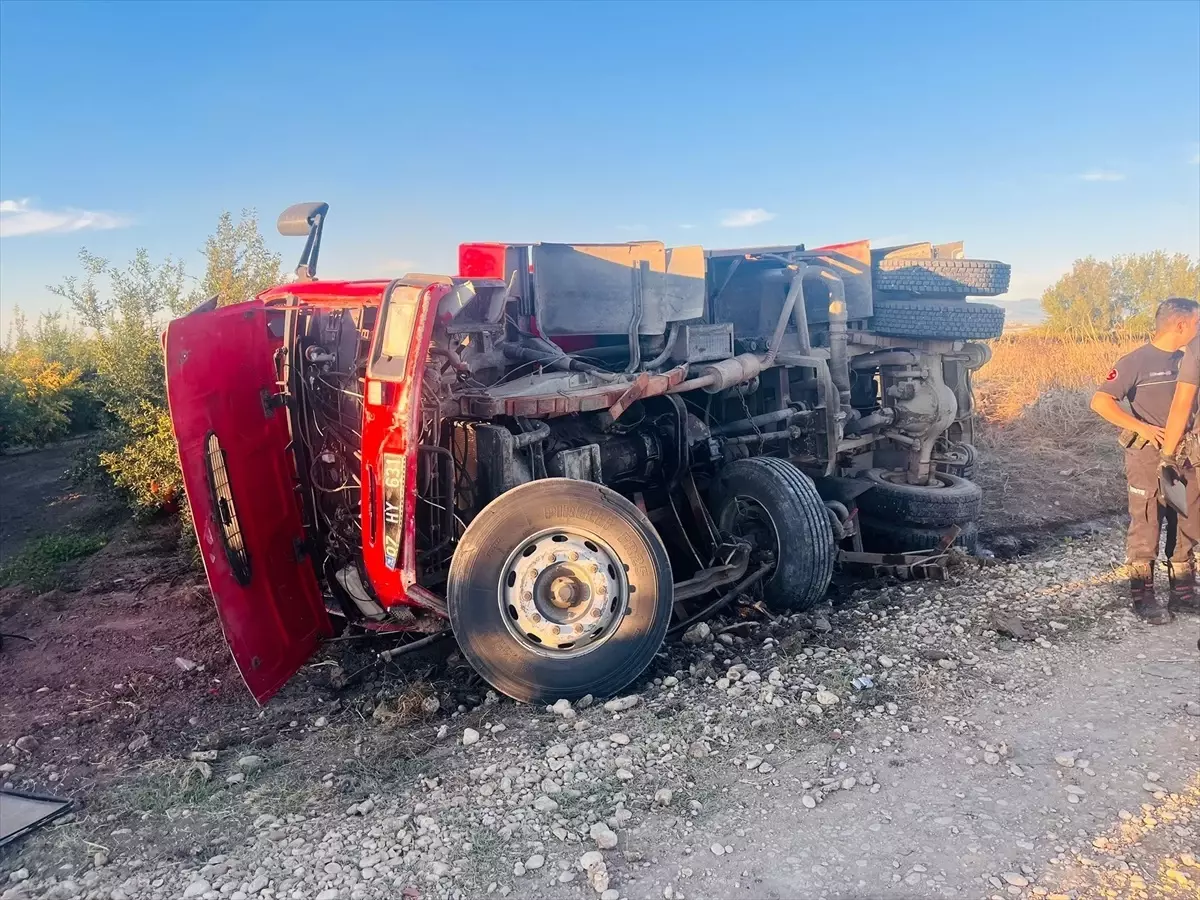 Antalya'da İtfaiye Aracı Kaza Yaptı: 2 Yaralı