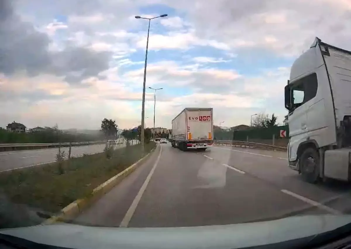Bandırma'da Tırın Tehlikeli Sürüşü Kamera Kaydında