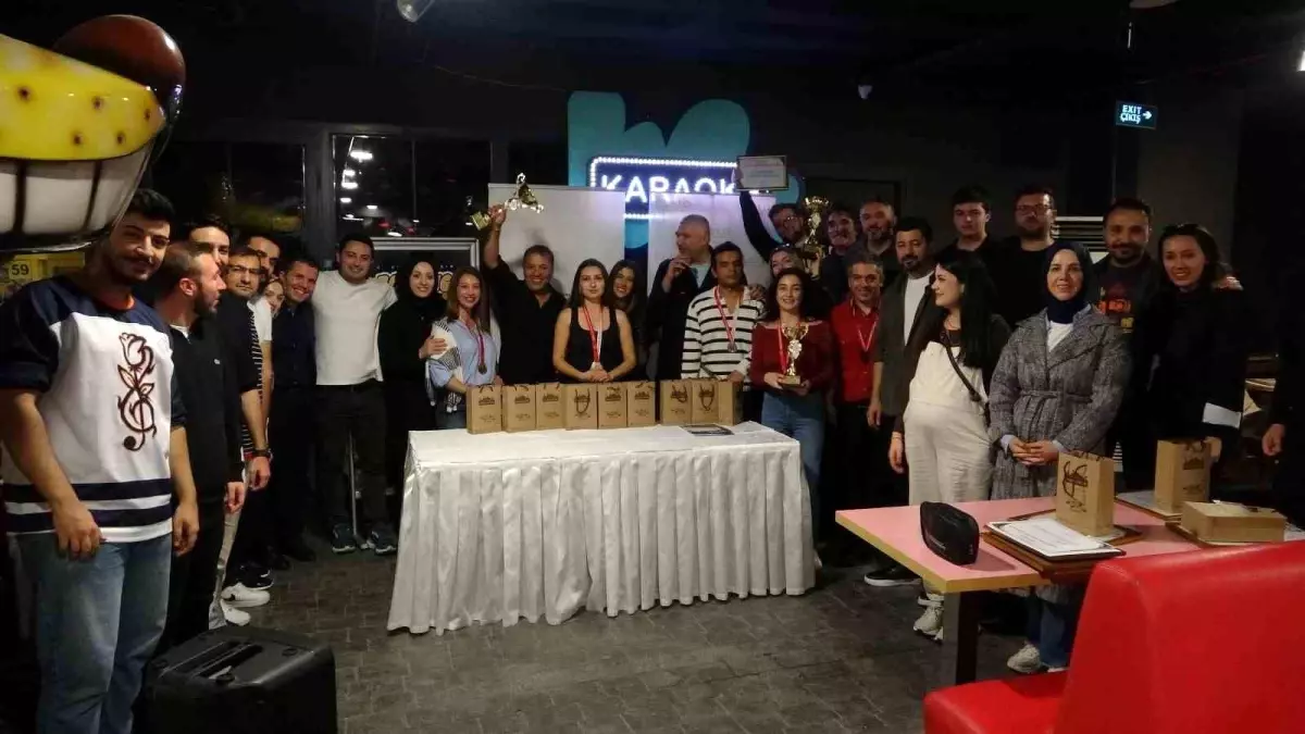 Basın mensupları bowling turnuvasında buluştu: Bu kez haber değil, strike yaptılar