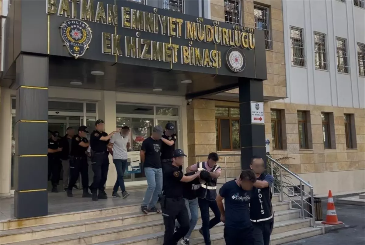 Batman'da Silahlı Kavga: 1 Polisle Birlikte 8 Yaralı, 4 Kişi Tutuklandı