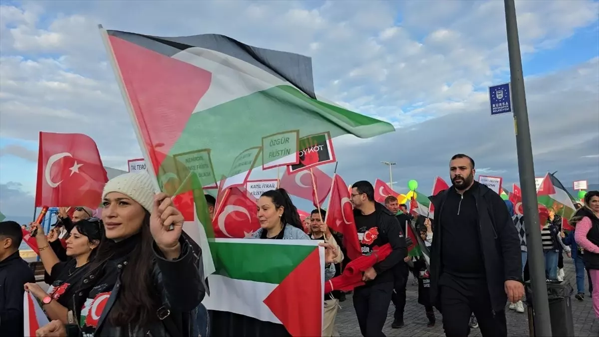 Mudanya'da Filistin İçin Yürüyüş Düzenlendi