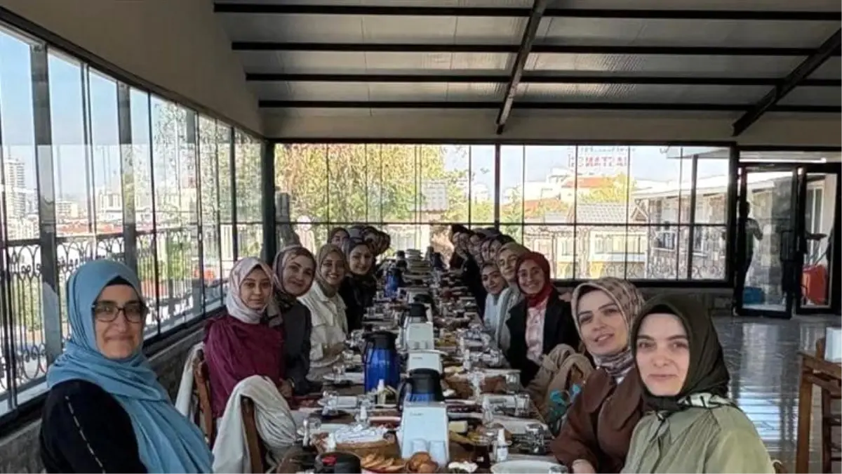Afyonkarahisar'da Genç Kız Öğrencilere Yönelik Kahvaltı Programı Düzenlendi