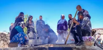 Diyarbakır'ın Eğil ilçesinde Geleneksel Bağ Bozumu Etkinliği Yapıldı