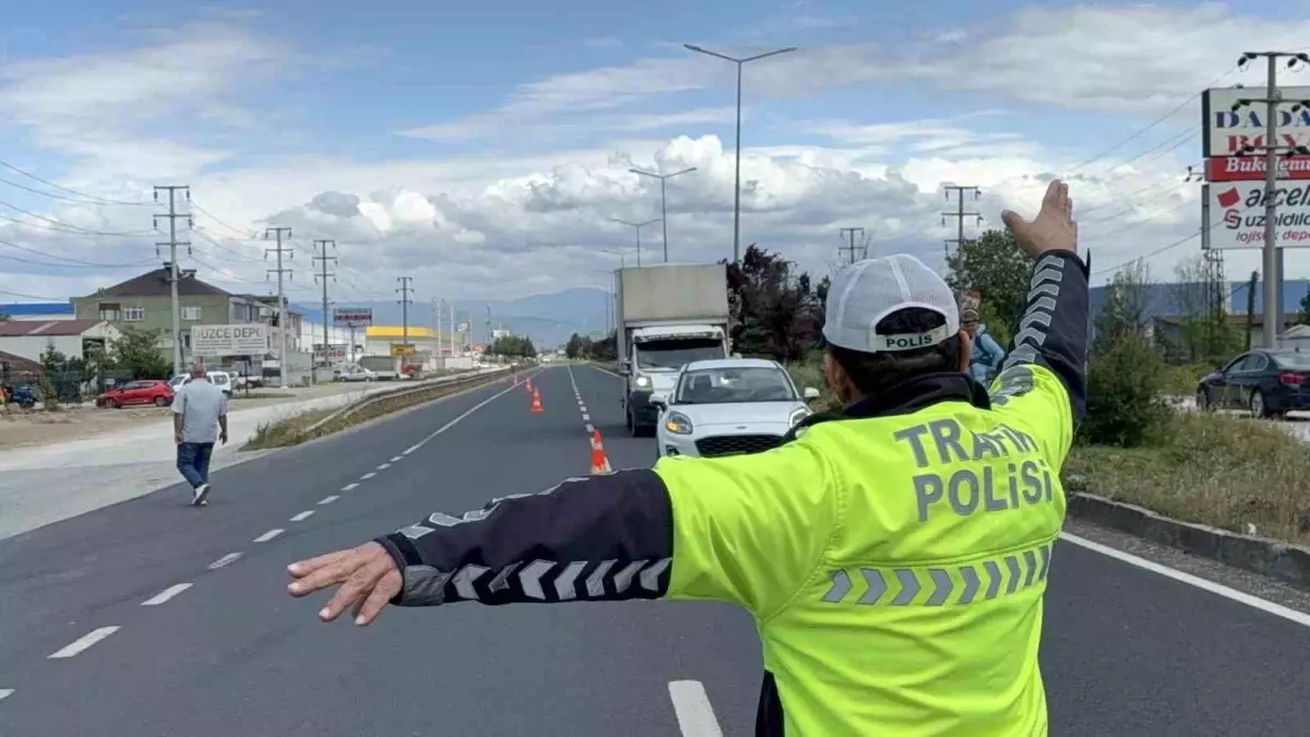 Düzce'de Trafik Denetimleri: 14 Bin Araç Kontrol Edildi