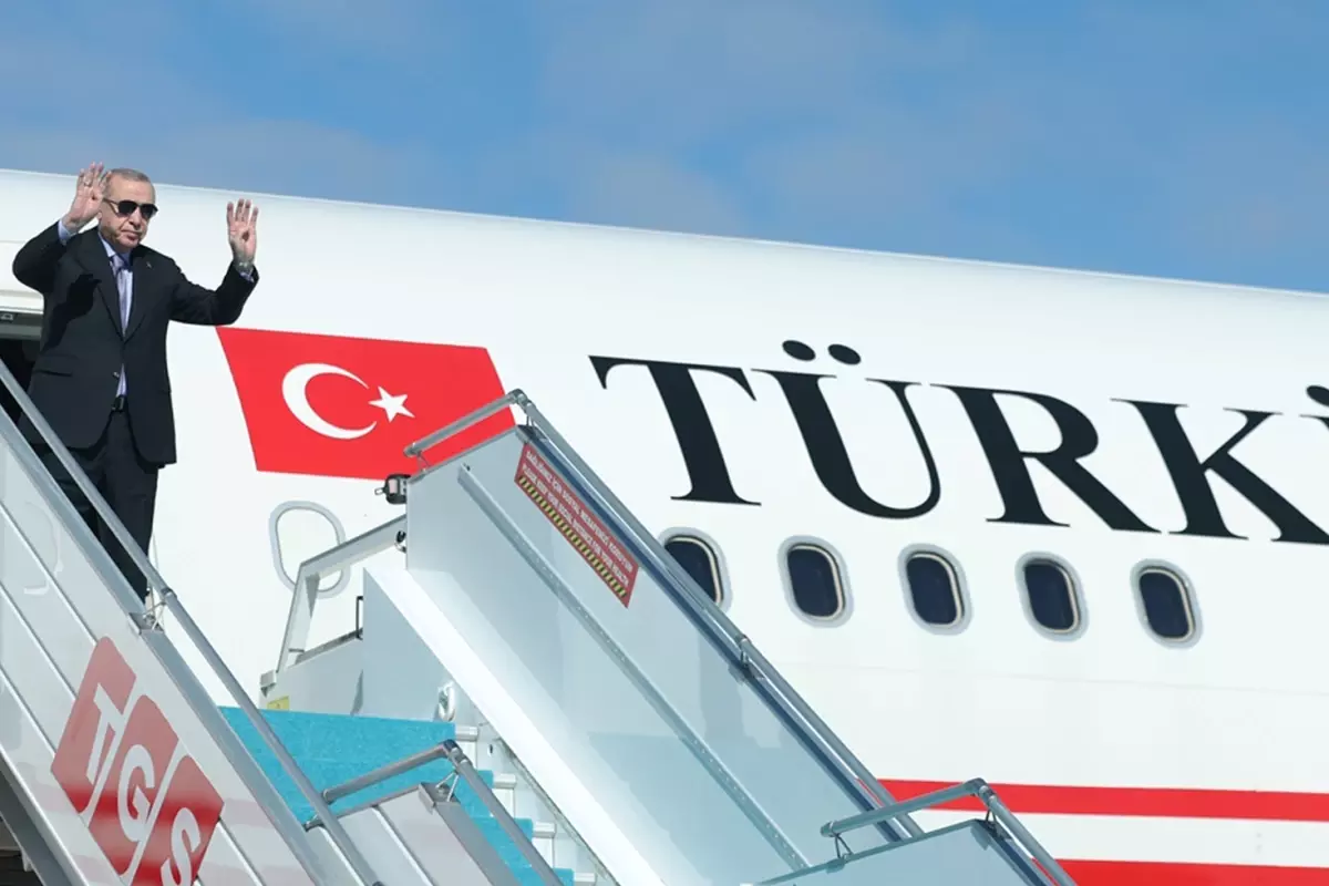 Erdoğan Mısır'da! Uçak önce pisti pas geçti sonra havalimanına iniş yaptı