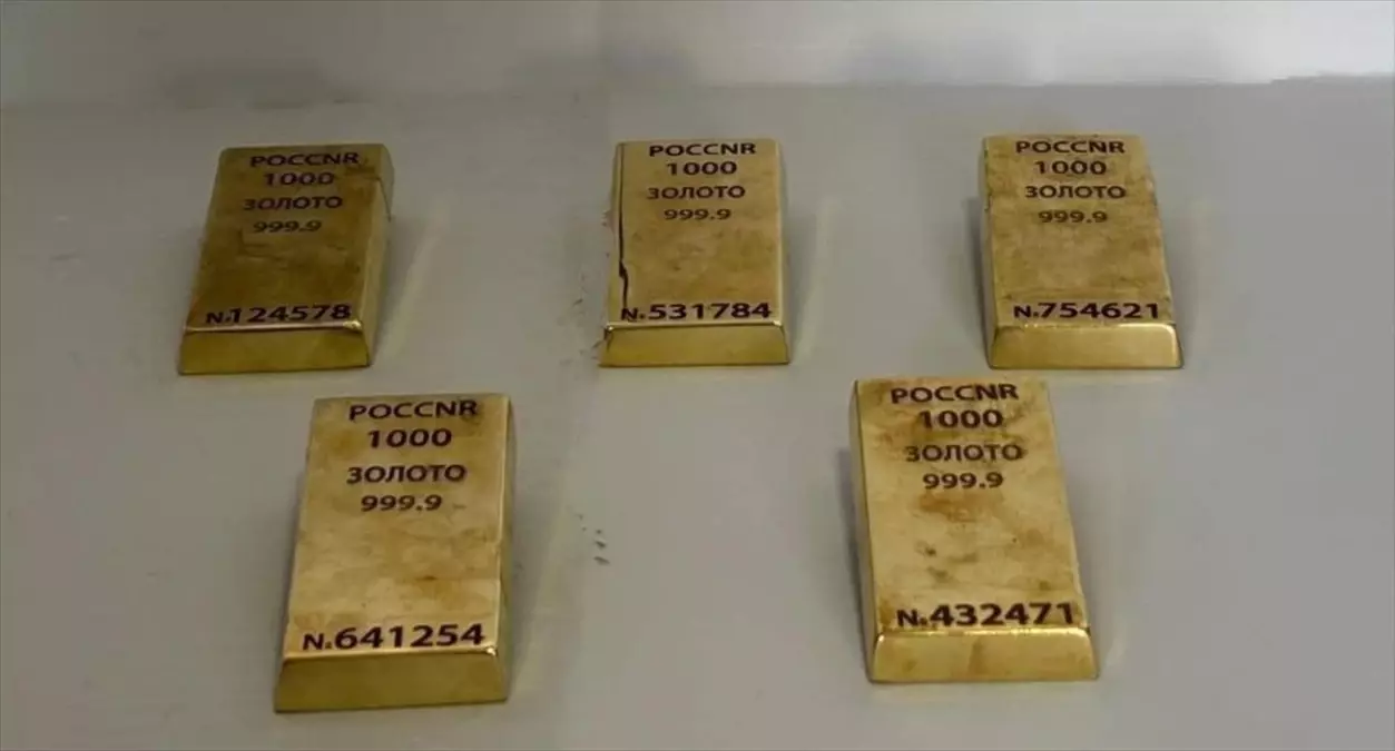 Horasan'da Kaçakçı Araçta 5 Kilogram Altın Ele Geçirildi