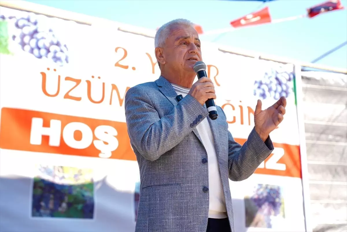 Finike'de Yazır Üzüm Şenliği Coşkuyla Gerçekleşti