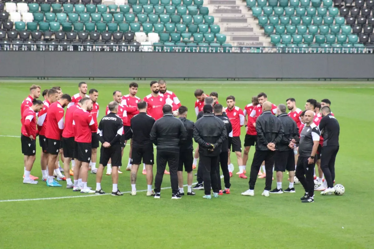 Gürcistan, Türkiye ile Maç Öncesi Son Antrenmanını Kocaeli'de Yaptı