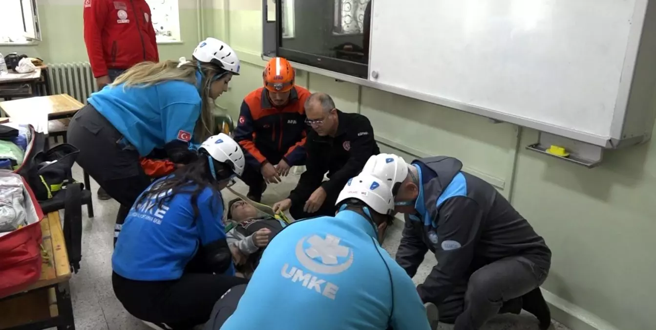 Kırklareli'nde Okullarda Eş Zamanlı Deprem Tatbikatı Yapıldı