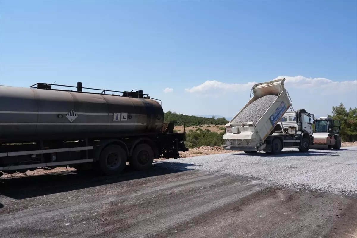 Menteşe'de Mahalle Yolu Yatırımları Devam Ediyor