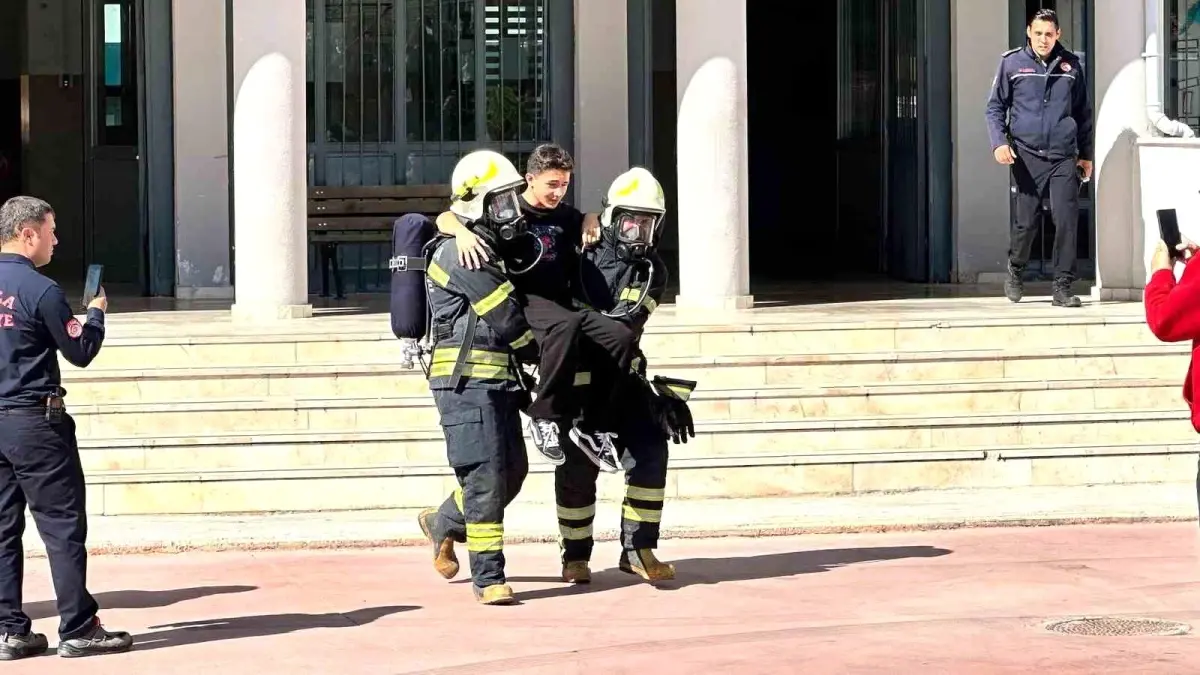 Muğla Fen Lisesi'nde Kapsamlı Deprem Tatbikatı Gerçekleştirildi